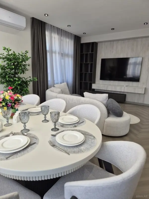 Kirayə verilir 3 otaqlı mənzil 130 m²