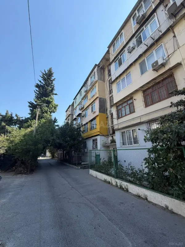 Satılır 4 otaqlı mənzil 112 m²