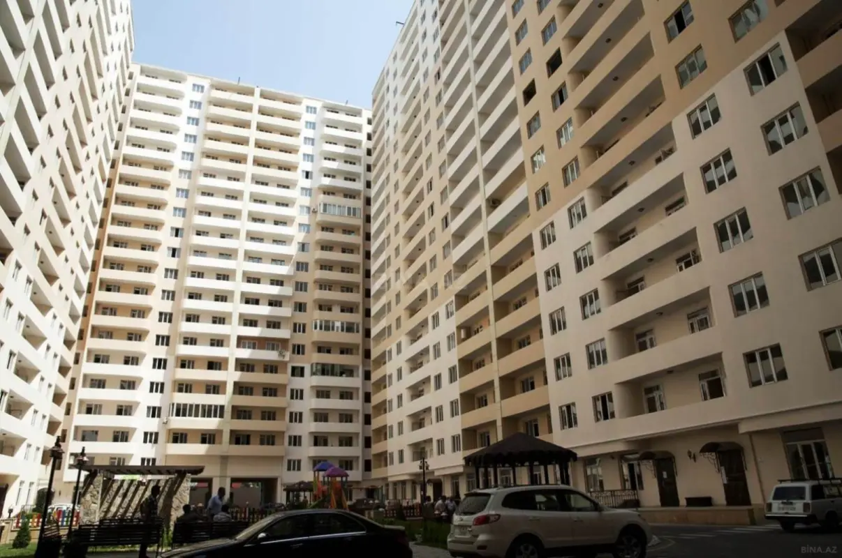 Satılır 3 otaqlı mənzil 130 m²