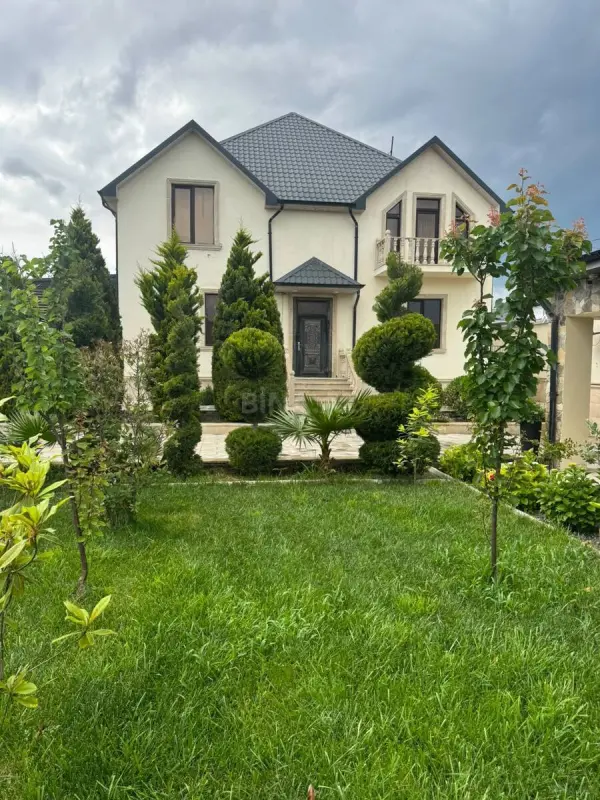 Satılır 6 otaqlı həyət evi 280 m²