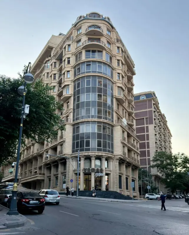 Satılır 3 otaqlı mənzil 120 m²