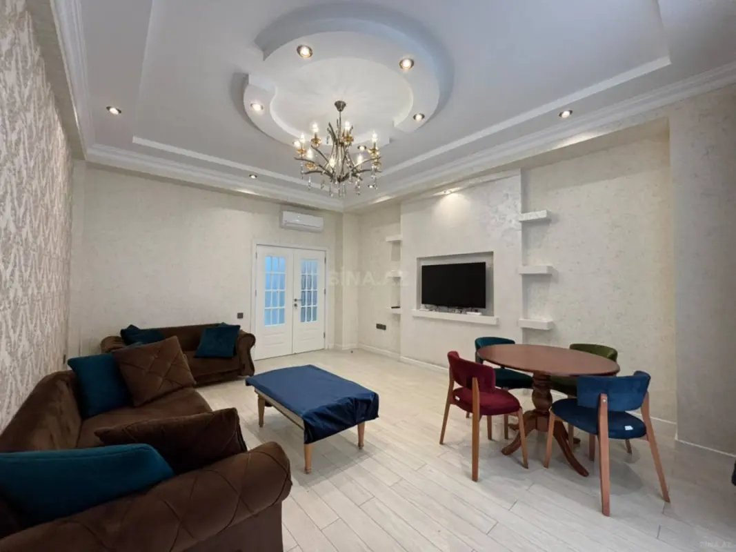 Kirayə verilir 3 otaqlı mənzil 130 m²