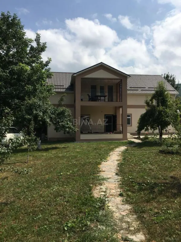 Satılır 6 otaqlı həyət evi 250 m²