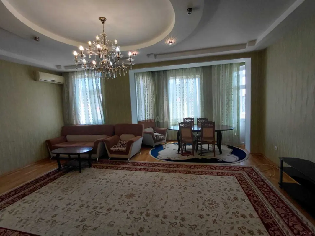Satılır 3 otaqlı mənzil 130 m²