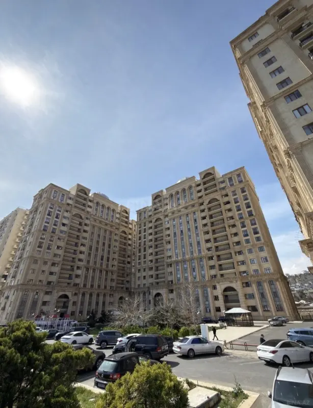 Satılır 3 otaqlı mənzil 123 m²
