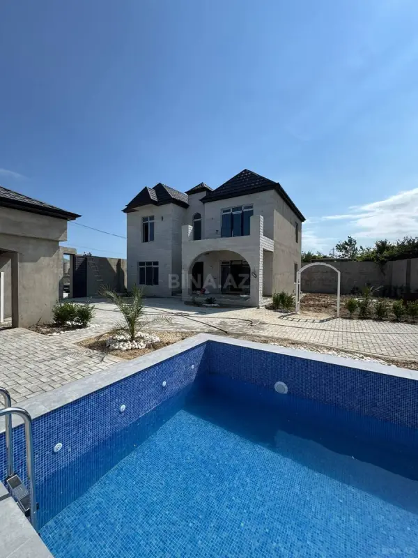Satılır 6 otaqlı həyət evi 250 m²