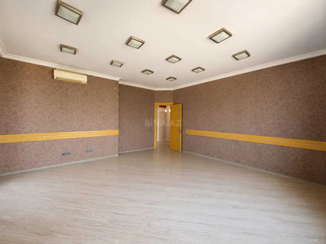 Satılır 4 otaqlı mənzil 160 m²