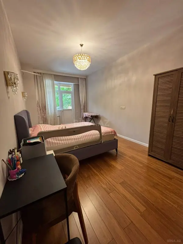 Satılır 3 otaqlı mənzil 130 m²