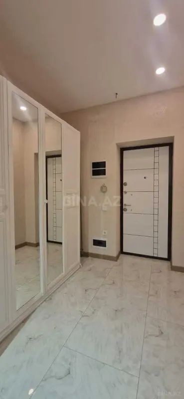Satılır 4 otaqlı mənzil 180 m²