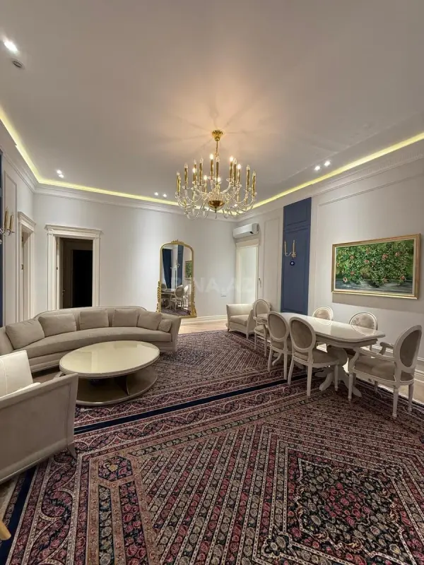 Satılır 4 otaqlı mənzil 165 m²