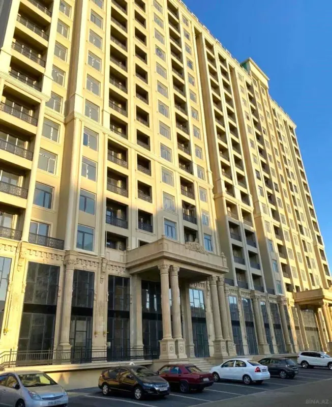 Satılır 4 otaqlı mənzil 171 m²