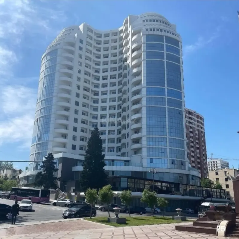 Satılır 4 otaqlı mənzil 168 m²