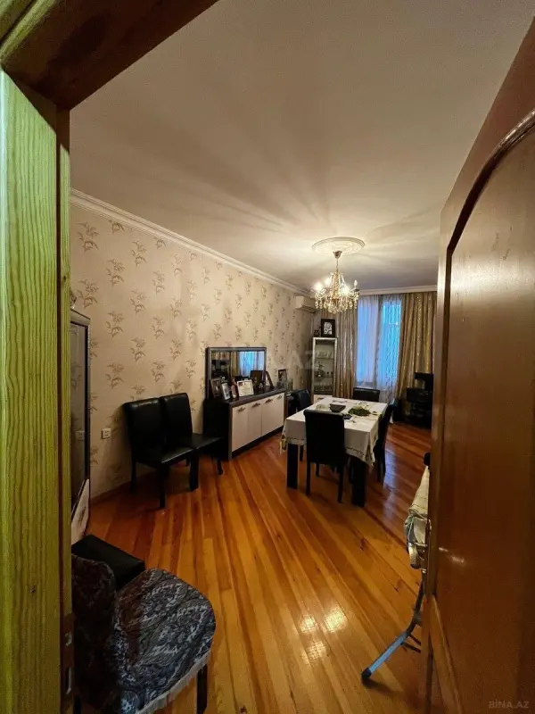 Satılır 4 otaqlı mənzil 160 m²