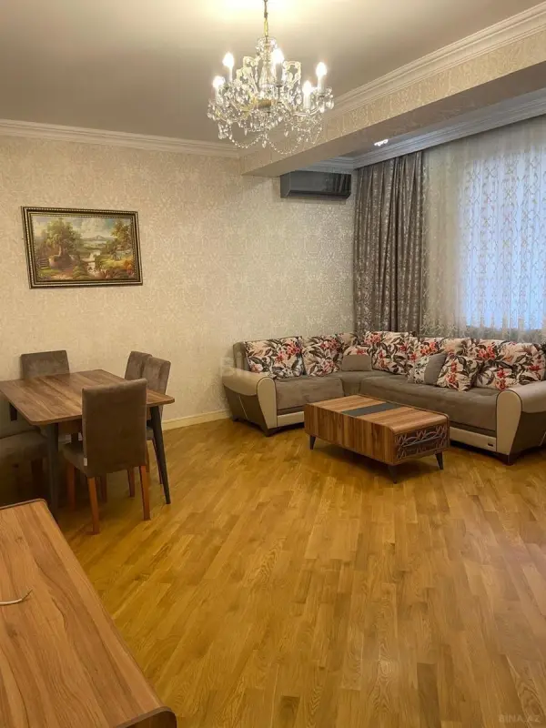 Kirayə verilir 3 otaqlı mənzil 150 m²
