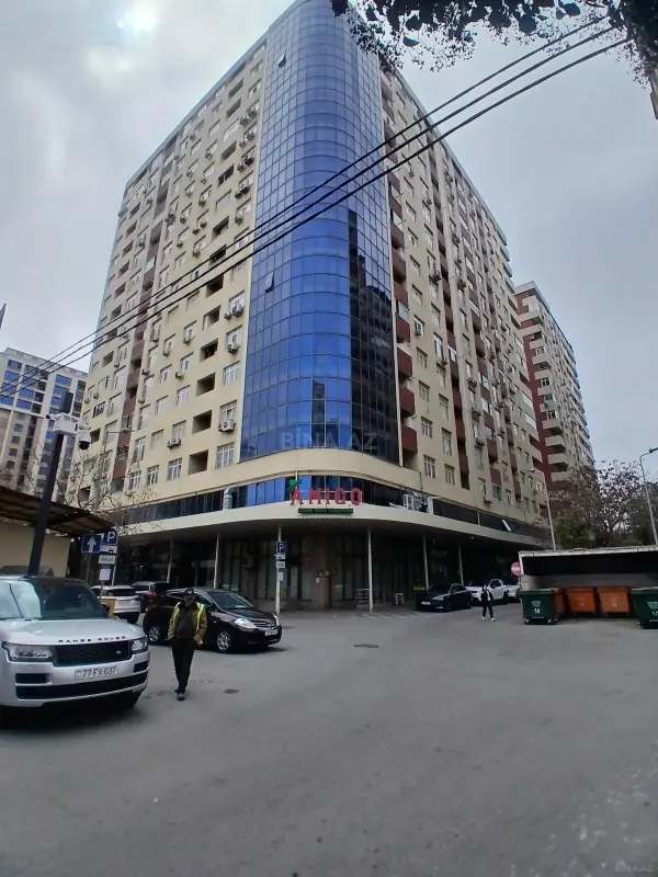 Satılır 5 otaqlı mənzil 286 m²