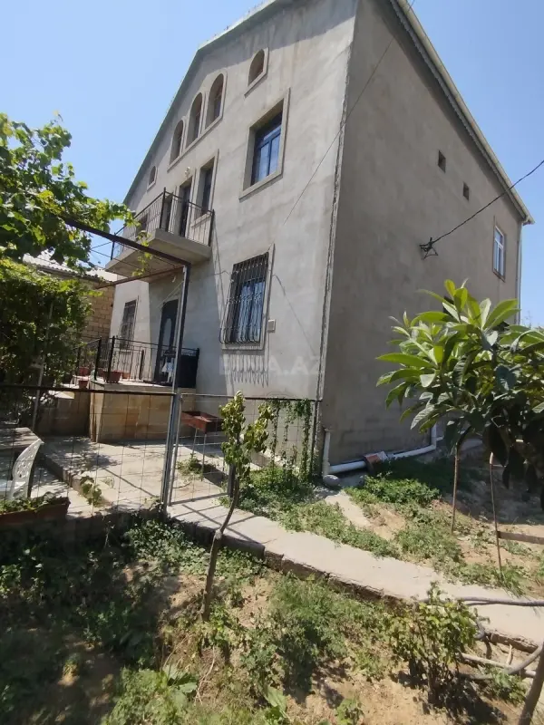 Satılır 6 otaqlı həyət evi 300 m²