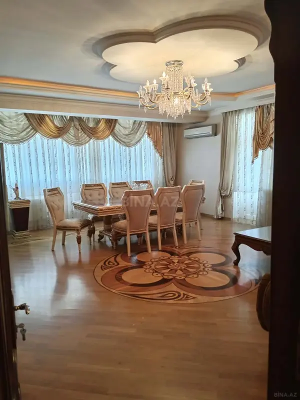 Kirayə verilir 3 otaqlı mənzil 193 m²