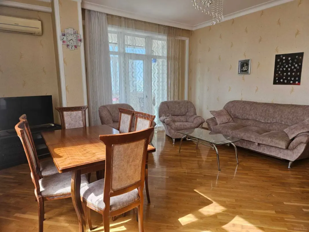 Satılır 2 otaqlı mənzil 95 m²