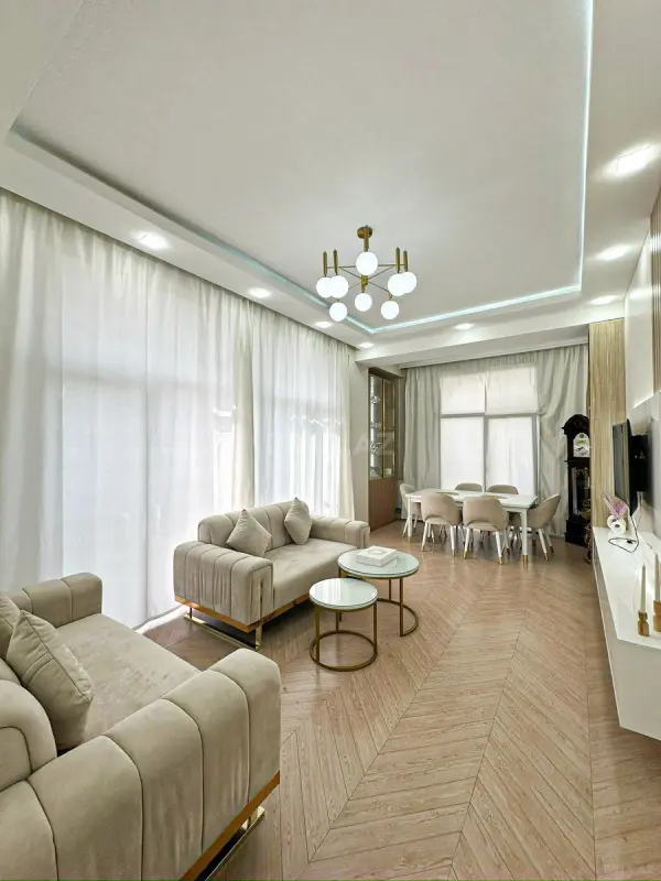 Satılır 4 otaqlı mənzil 130 m²