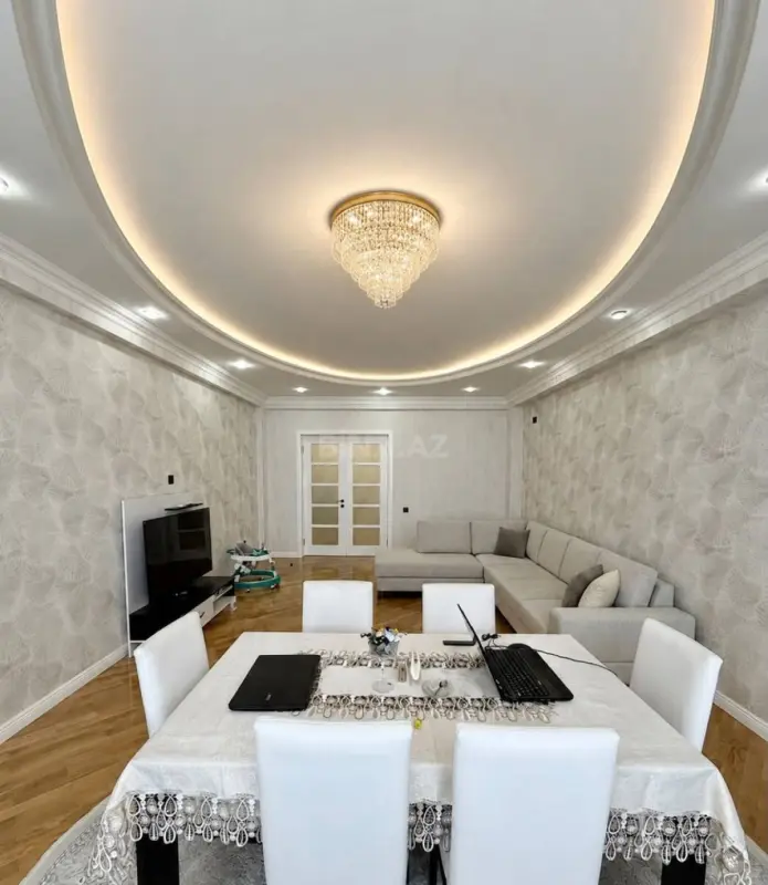 Satılır 3 otaqlı mənzil 135 m²