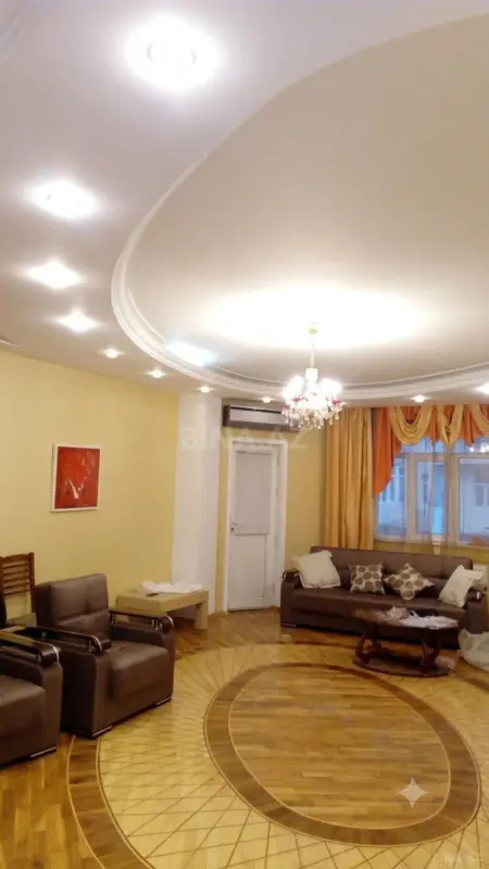 Satılır 3 otaqlı mənzil 135 m²