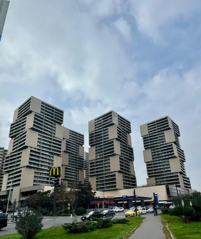 Satılır 4 otaqlı mənzil 186 m²