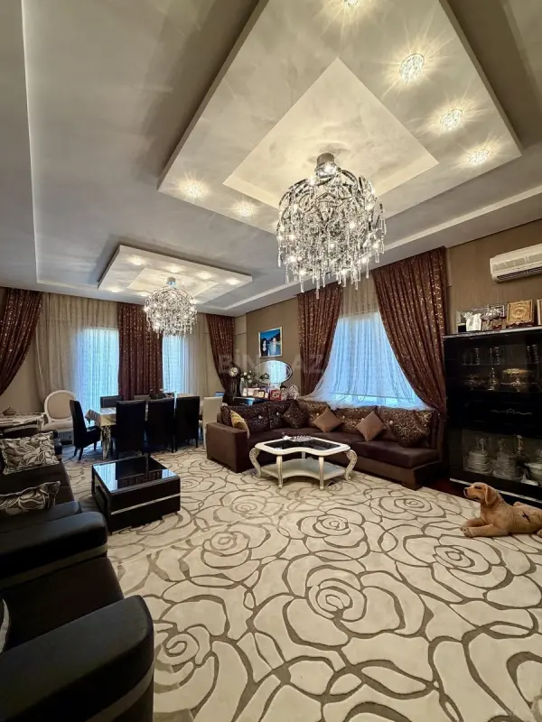 Satılır 4 otaqlı mənzil 175 m²