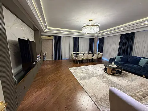 Kirayə verilir 4 otaqlı mənzil 210 m² — Bakı 4 otaq 210.00 m²