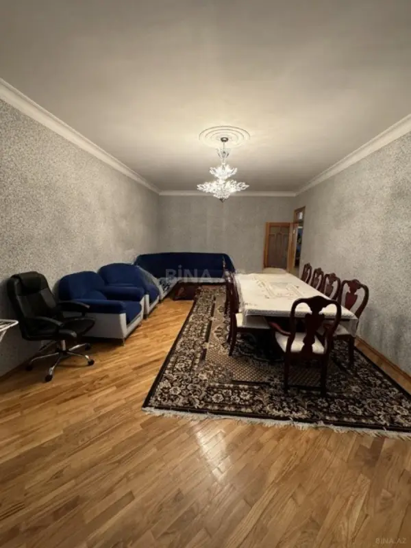 Satılır 4 otaqlı mənzil 180 m²
