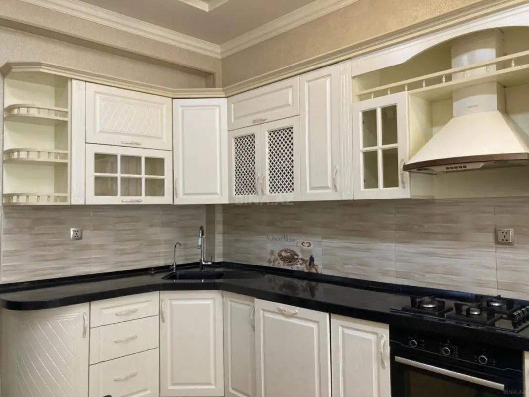 Kirayə verilir 4 otaqlı mənzil 175 m²