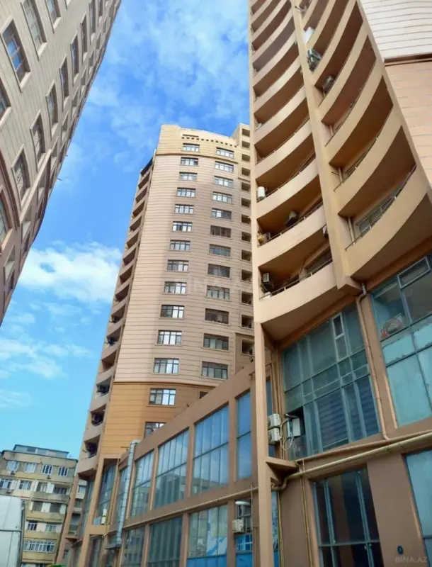 Satılır 2 otaqlı mənzil 82 m²