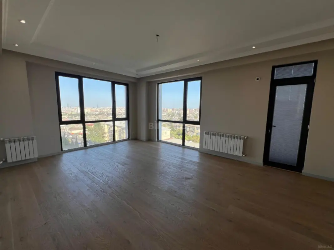 Satılır 4 otaqlı mənzil 120 m²