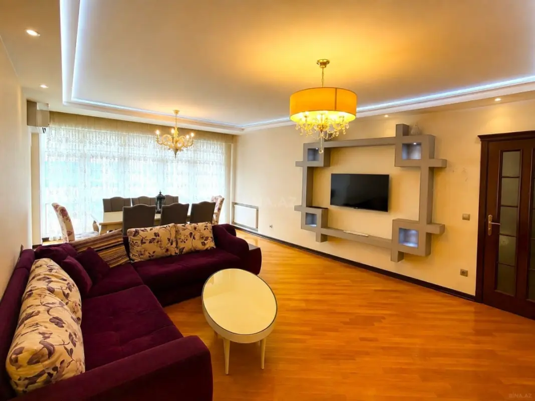 Satılır 3 otaqlı mənzil 130 m²