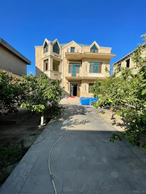 Satılır 6 otaqlı həyət evi 420 m²