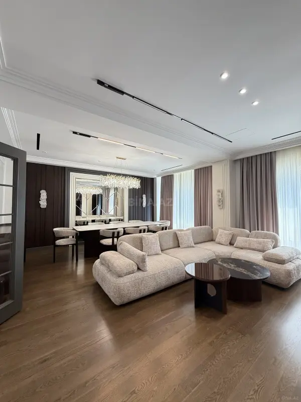 Satılır 5 otaqlı mənzil 220 m²