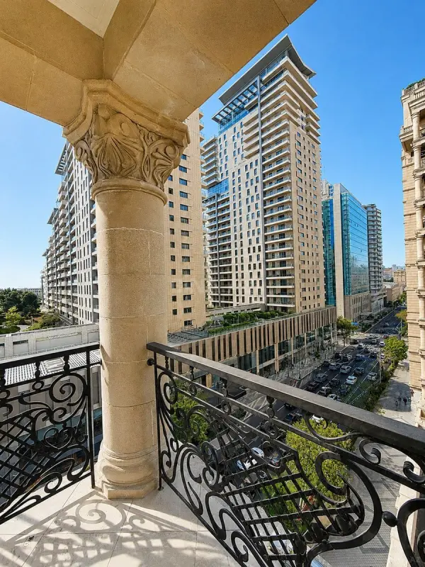 Satılır 3 otaqlı mənzil 202 m²