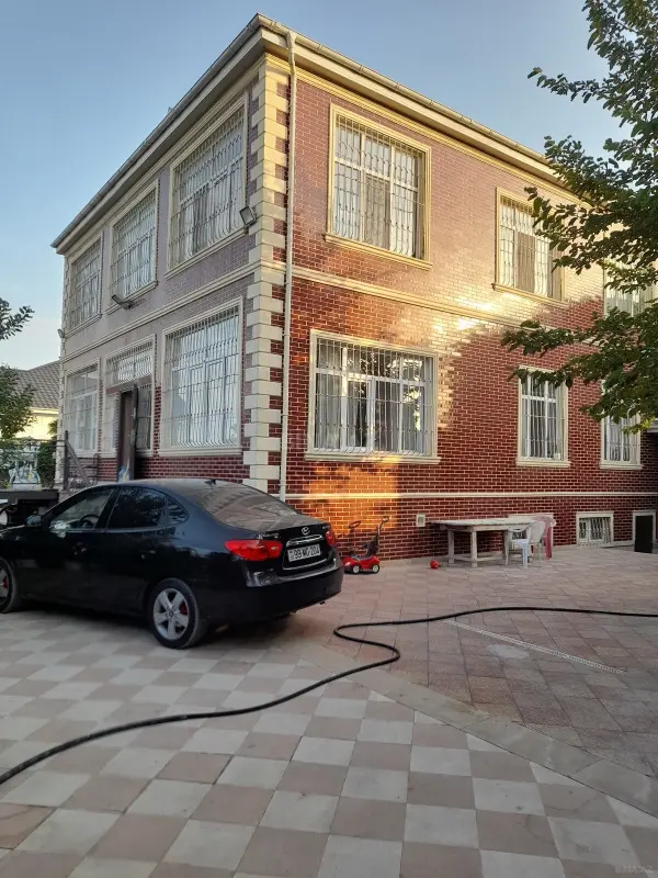 Satılır 7 otaqlı həyət evi 365 m²