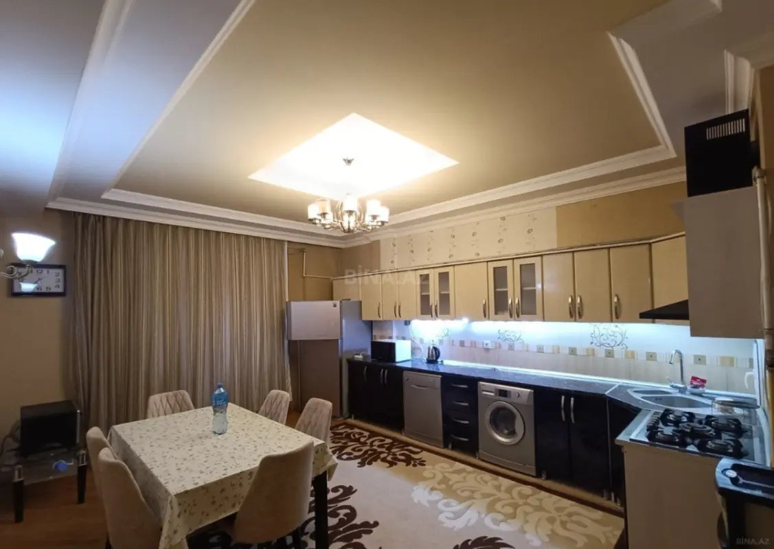 Kirayə verilir 3 otaqlı mənzil 150 m²