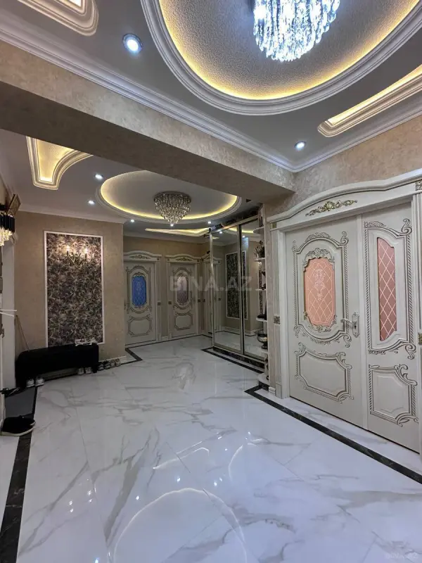 Satılır 4 otaqlı mənzil 155 m²