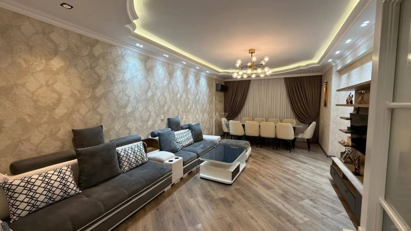 Satılır 3 otaqlı mənzil 128 m²
