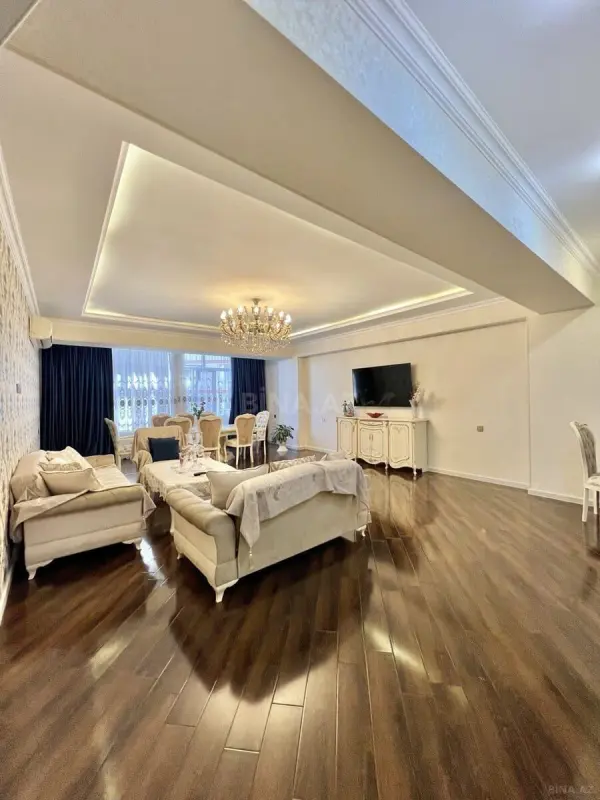Satılır 3 otaqlı mənzil 135 m²