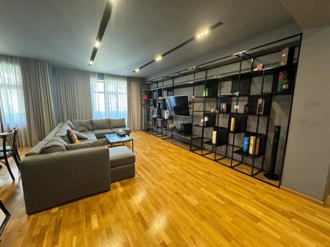 Satılır 3 otaqlı mənzil 123 m²