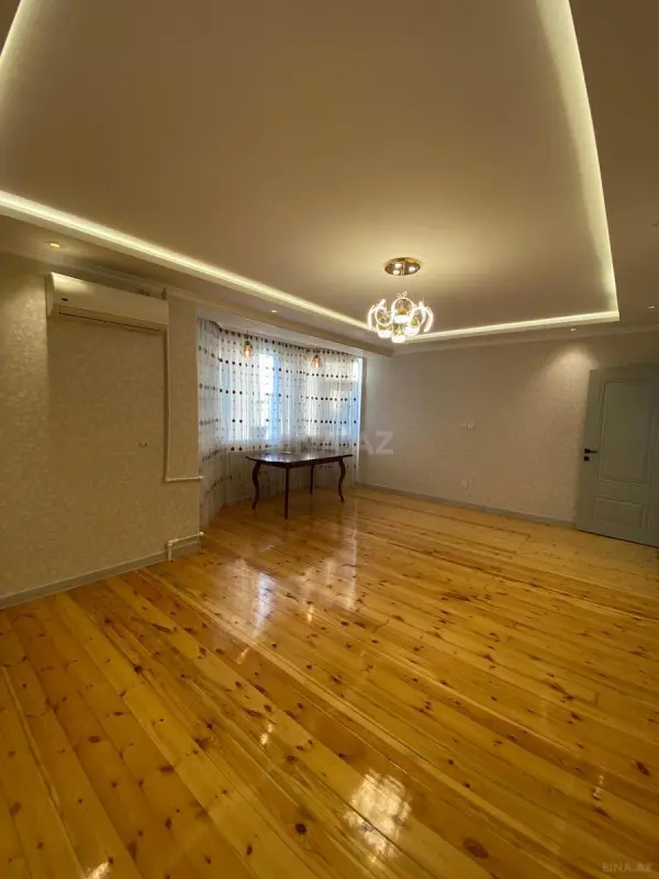 Satılır 4 otaqlı mənzil 120 m²
