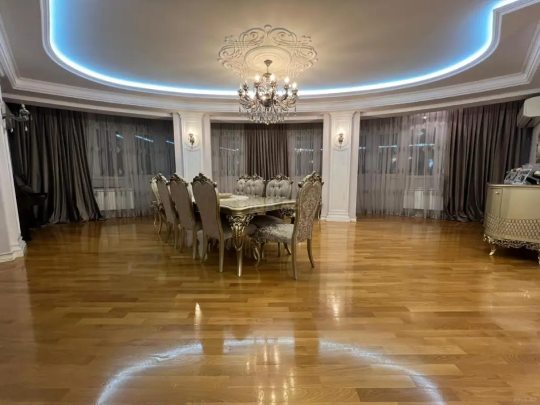 Satılır 4 otaqlı mənzil 210 m²