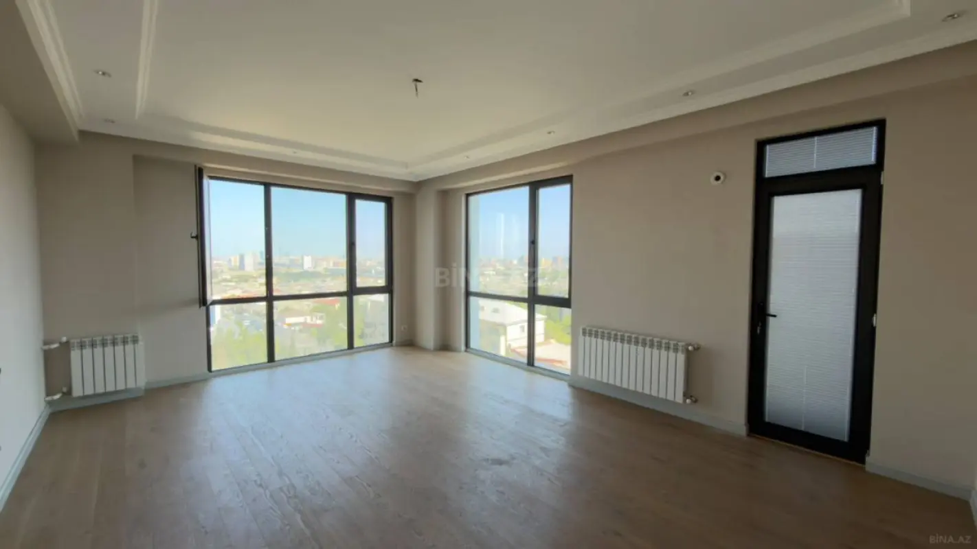 Satılır 4 otaqlı mənzil 121 m²