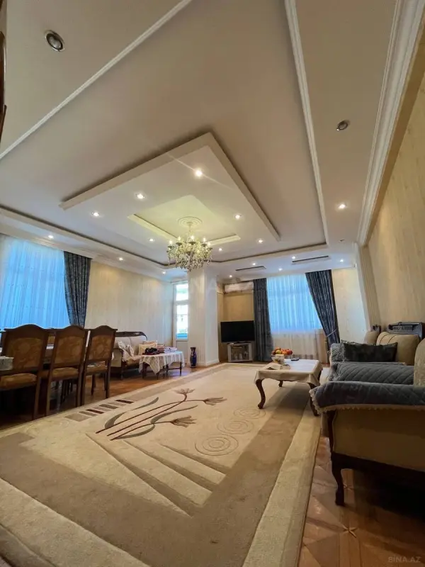 Satılır 3 otaqlı mənzil 135 m²