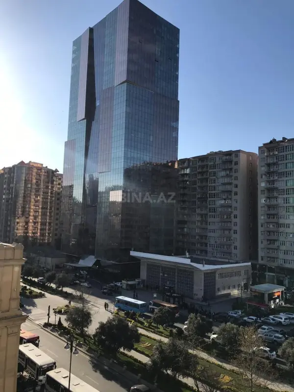 Satılır 3 otaqlı mənzil 123 m²