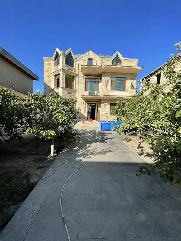 Satılır 6 otaqlı həyət evi 416 m²