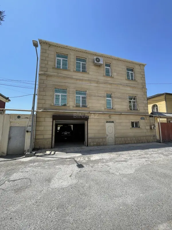 Satılır 7 otaqlı həyət evi 300 m²