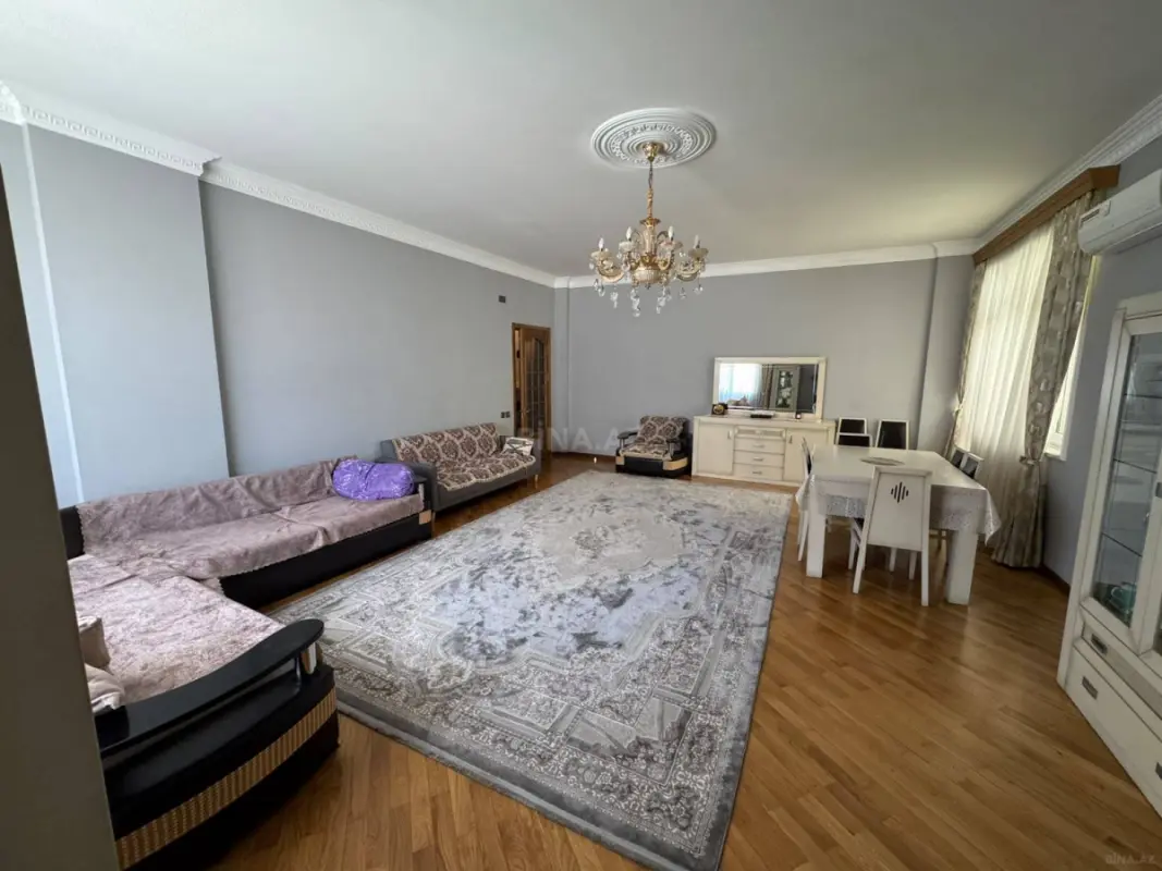 Satılır 3 otaqlı mənzil 160 m²